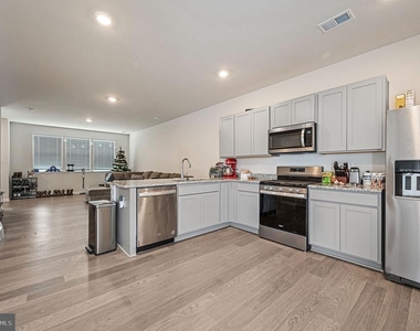 113 Ridgely Blvd - Photo Thumbnail 5