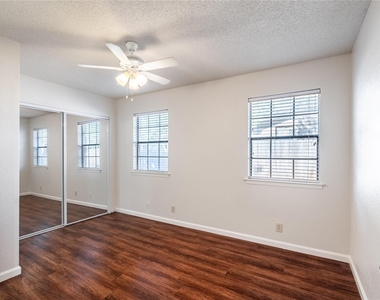 3800 Foust Trl - Photo Thumbnail 9