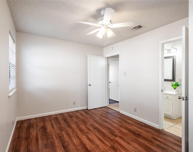 3800 Foust Trl - Photo Thumbnail 10