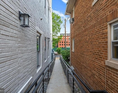 1109 Nw Fern Street Nw - Photo Thumbnail 3