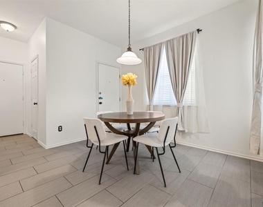 14525 Harris Ridge Blvd - Photo Thumbnail 5