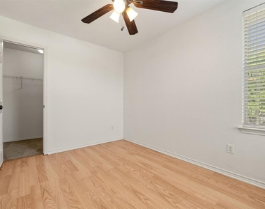 14525 Harris Ridge Blvd - Photo Thumbnail 11