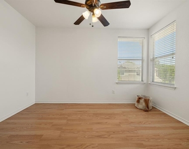 14525 Harris Ridge Blvd - Photo Thumbnail 13