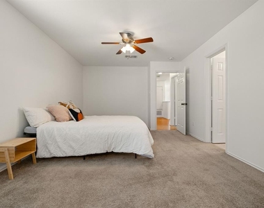 14525 Harris Ridge Blvd - Photo Thumbnail 9