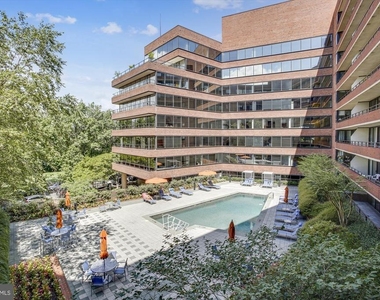 2555 Pennsylvania Avenue Nw - Photo Thumbnail 32