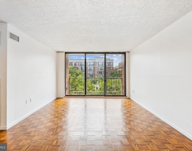 2555 Pennsylvania Avenue Nw - Photo Thumbnail 17