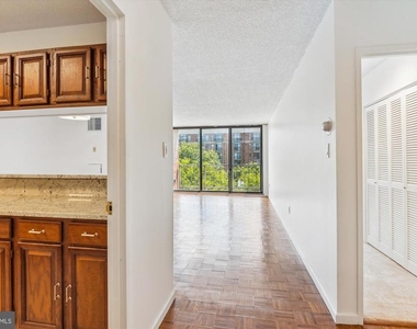2555 Pennsylvania Avenue Nw - Photo Thumbnail 9