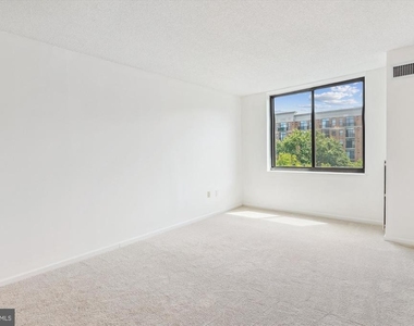 2555 Pennsylvania Avenue Nw - Photo Thumbnail 25