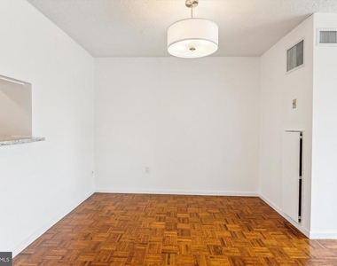 2555 Pennsylvania Avenue Nw - Photo Thumbnail 14