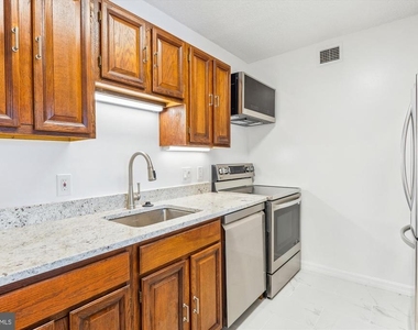2555 Pennsylvania Avenue Nw - Photo Thumbnail 12