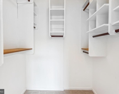 2555 Pennsylvania Avenue Nw - Photo Thumbnail 5