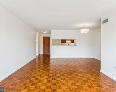 2555 Pennsylvania Avenue Nw - Photo Thumbnail 18