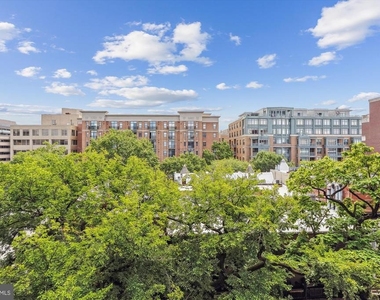 2555 Pennsylvania Avenue Nw - Photo Thumbnail 30
