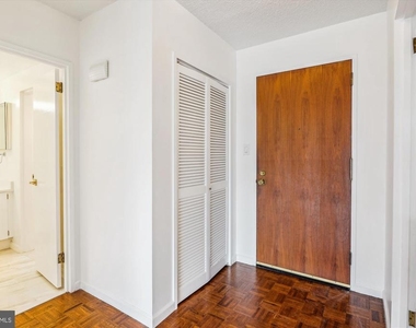 2555 Pennsylvania Avenue Nw - Photo Thumbnail 7