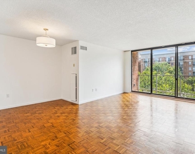 2555 Pennsylvania Avenue Nw - Photo Thumbnail 13