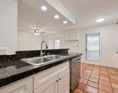 6637 Valleyside Rd - Photo Thumbnail 12