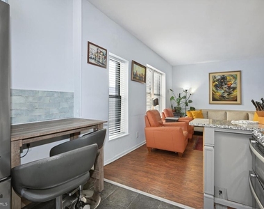 1669 Columbia Road Nw - Photo Thumbnail 5