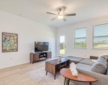 802 Papaya Dr - Photo Thumbnail 9