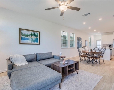 802 Papaya Dr - Photo Thumbnail 8