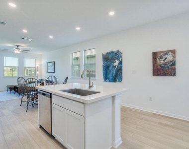 802 Papaya Dr - Photo Thumbnail 6
