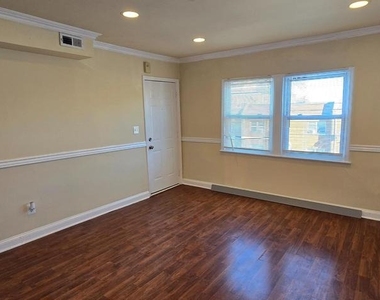 1255 Meigs Place Ne - Photo Thumbnail 3