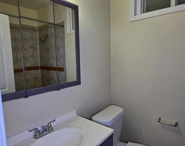 1255 Meigs Place Ne - Photo Thumbnail 5