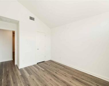 5160 N Aw Grimes Blvd - Photo Thumbnail 17