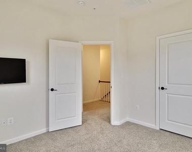 3650 Wright Terrace Ne - Photo Thumbnail 16