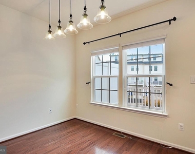 3650 Wright Terrace Ne - Photo Thumbnail 10