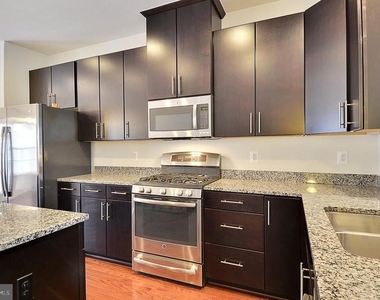 3650 Wright Terrace Ne - Photo Thumbnail 5