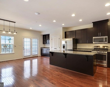3650 Wright Terrace Ne - Photo Thumbnail 3