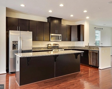 3650 Wright Terrace Ne - Photo Thumbnail 4