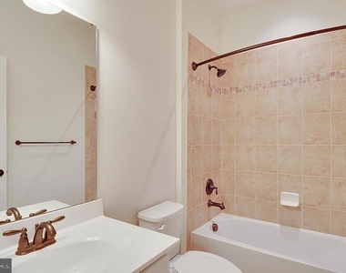 3650 Wright Terrace Ne - Photo Thumbnail 13