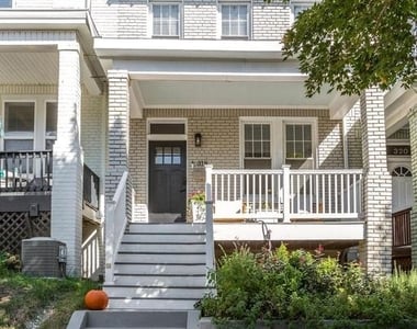 318 Todd Place Ne - Photo Thumbnail 1