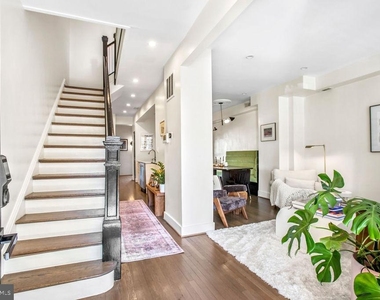 318 Todd Place Ne - Photo Thumbnail 3