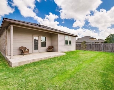 185 Camden Cv - Photo Thumbnail 3