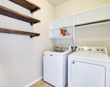 185 Camden Cv - Photo Thumbnail 9