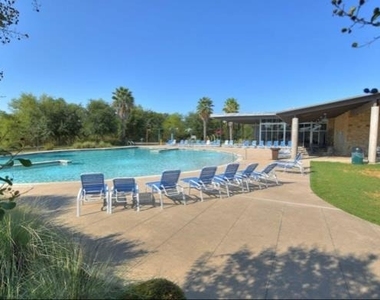 185 Camden Cv - Photo Thumbnail 15
