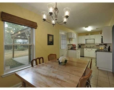 1404 Karen Ave - Photo Thumbnail 6
