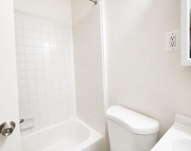 5313 Astor Place Se - Photo Thumbnail 4
