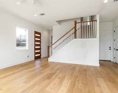 302 E 19.5 St - Photo Thumbnail 5