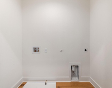 302 E 19.5 St - Photo Thumbnail 28
