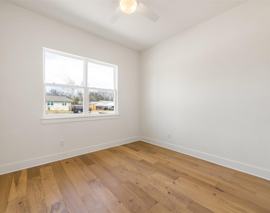 302 E 19.5 St - Photo Thumbnail 21