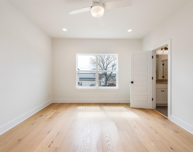 302 E 19.5 St - Photo Thumbnail 14