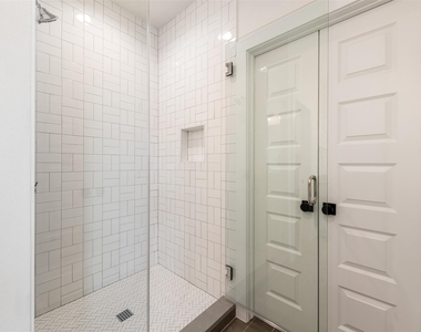 302 E 19.5 St - Photo Thumbnail 19