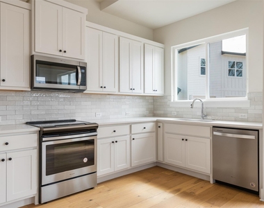 302 E 19.5 St - Photo Thumbnail 11