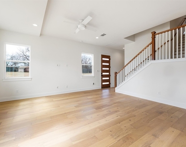 302 E 19.5 St - Photo Thumbnail 6