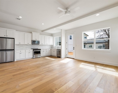 302 E 19.5 St - Photo Thumbnail 8