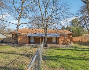418 Sarah St - Photo Thumbnail 23
