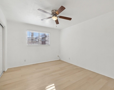 418 Sarah St - Photo Thumbnail 14